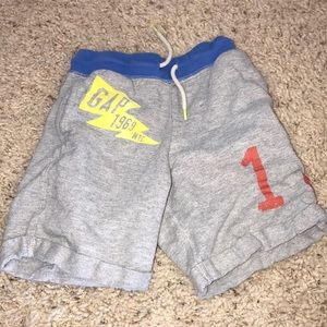 Gap cute boys shorts 5t 💙